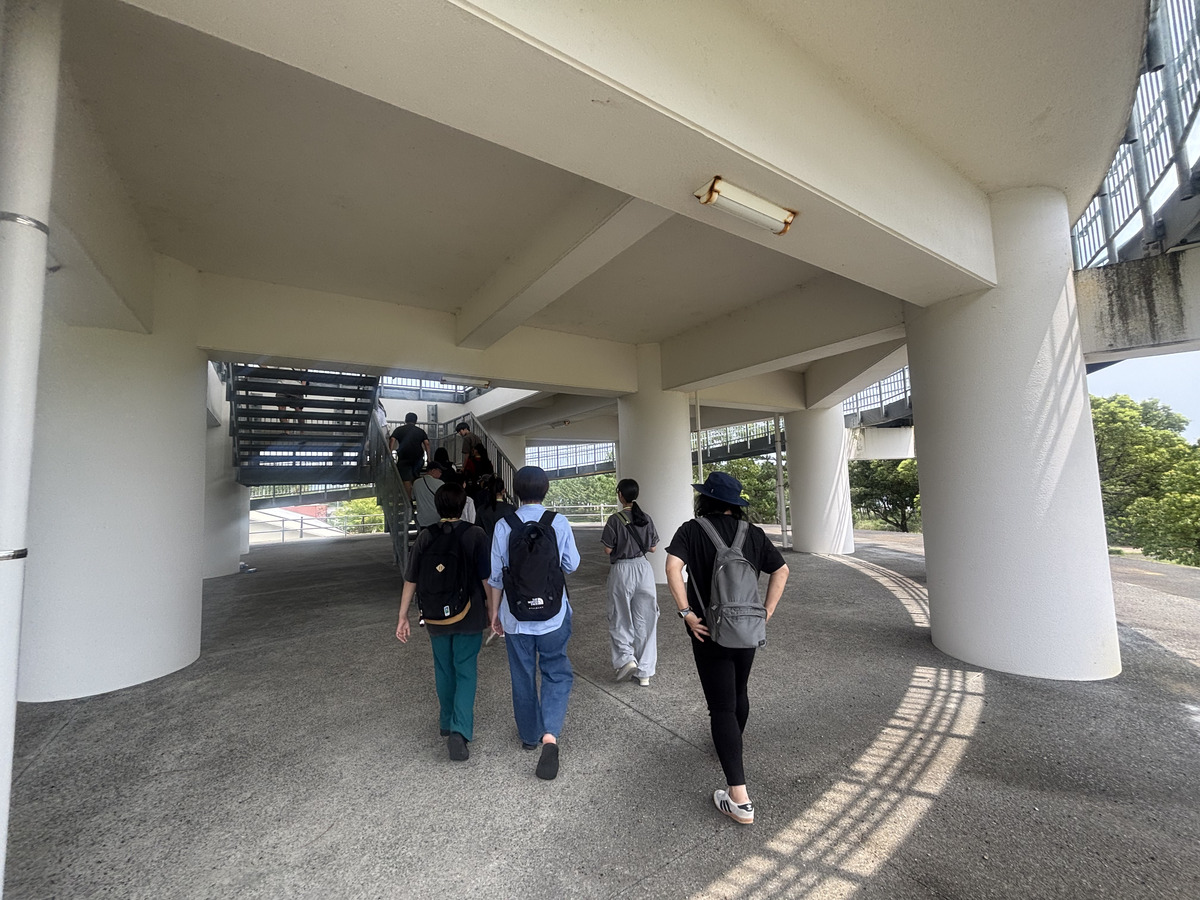 學生實地參訪高知縣黑潮町防災塔(另開新視窗/jpg檔)圖片