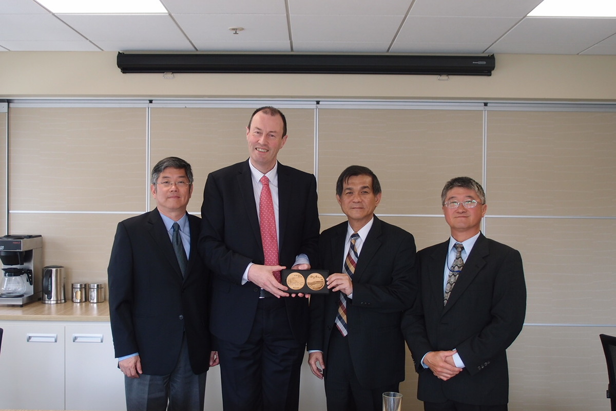與紐西蘭大學聯盟執行長Chris Whelan(左2)會面，初步提出台綜大系統與八所紐西蘭大學聯盟學術合作議題(另開新視窗/jpg檔)圖片