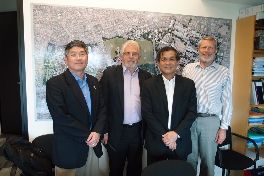 與坎特伯雷大學Rod Carr校長(右1)及Steve Weaver副校長(左2)研討未來兩校合作方向(另開新視窗/jpg檔)圖片
