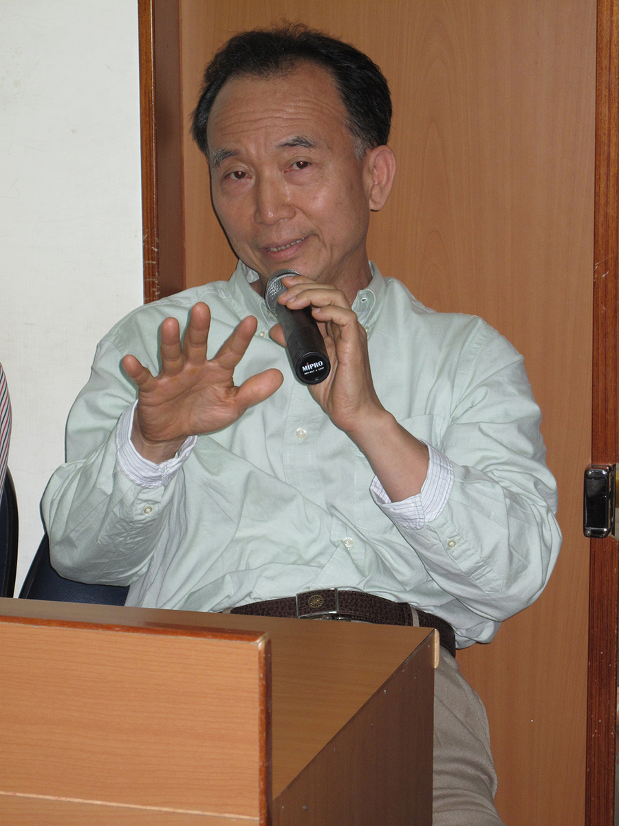 資管系郭峰淵提醒學生會目前支持論壇民意淡薄(另開新視窗/jpg檔)圖片