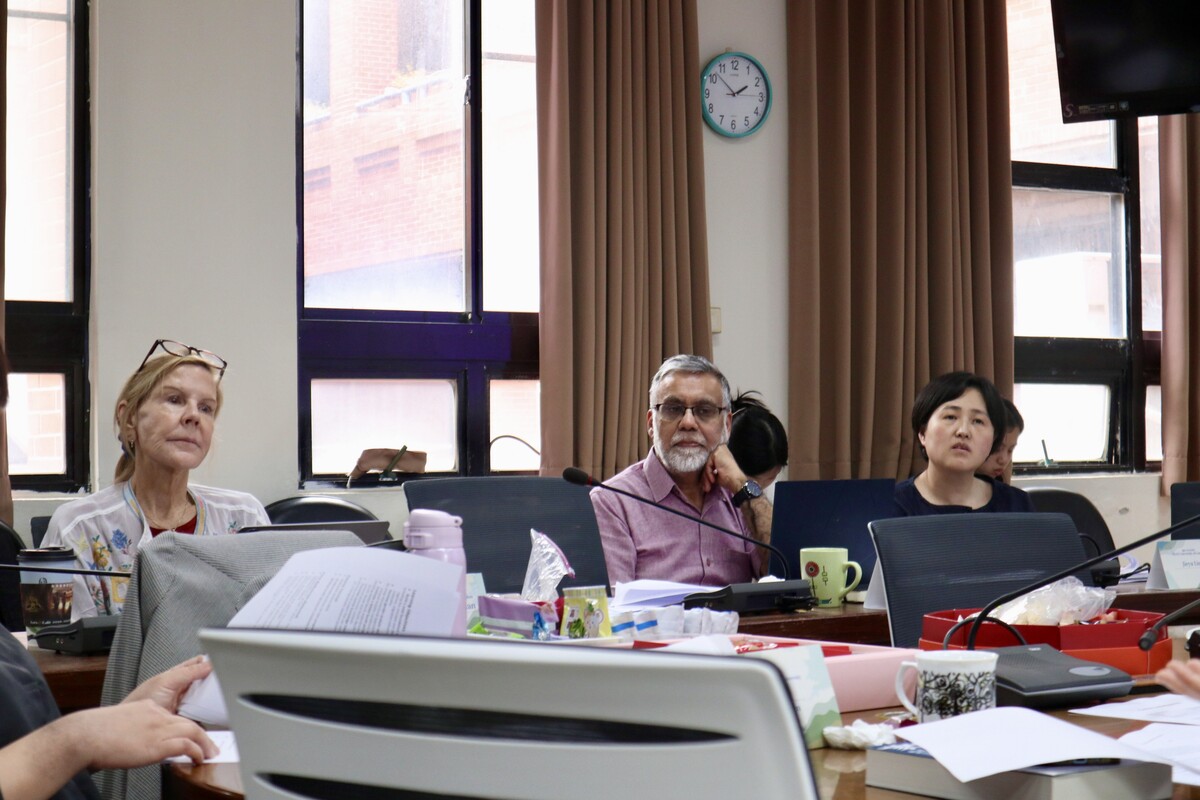 英方教師就課程設計提出回饋，並從比較研究、全球與跨區的角度，與中山大學教師進行深入討論(另開新視窗/jpeg檔)圖片