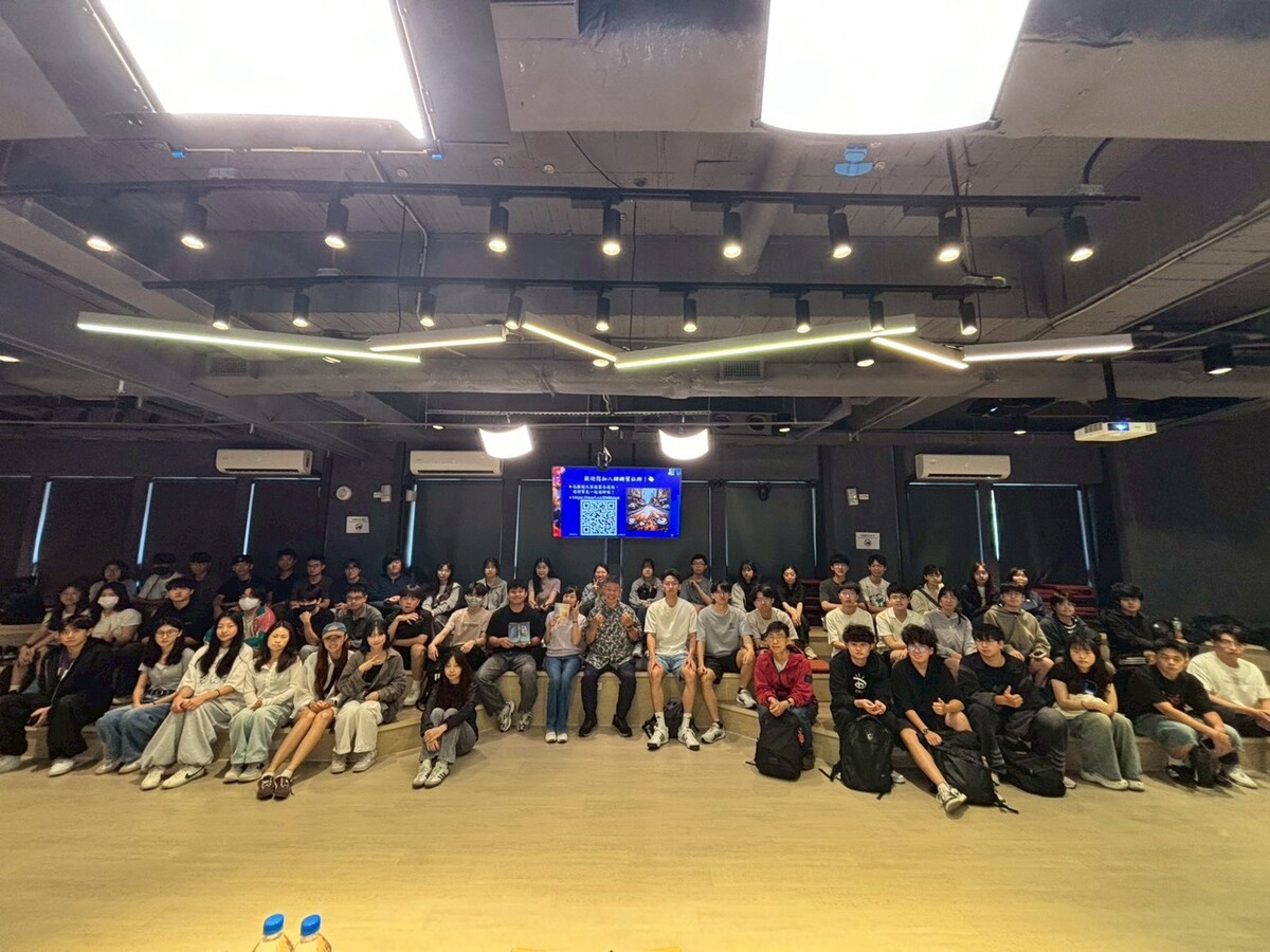 「Writing is Coding：從內容生成到自主代理的高難度多模態AI影片密技」專題講座(另開新視窗/jpg檔)圖片