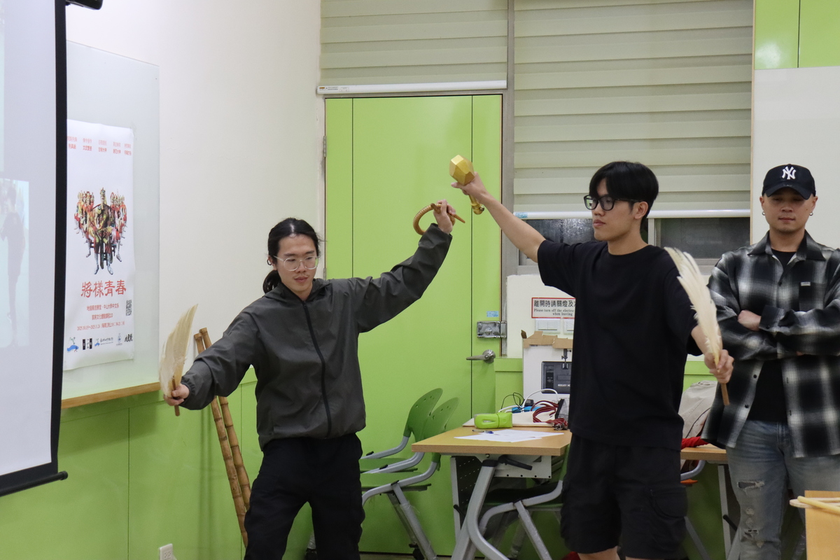 助理教練李定諺與許維晨示範四季神之腳步與身段(另開新視窗/jpg檔)圖片