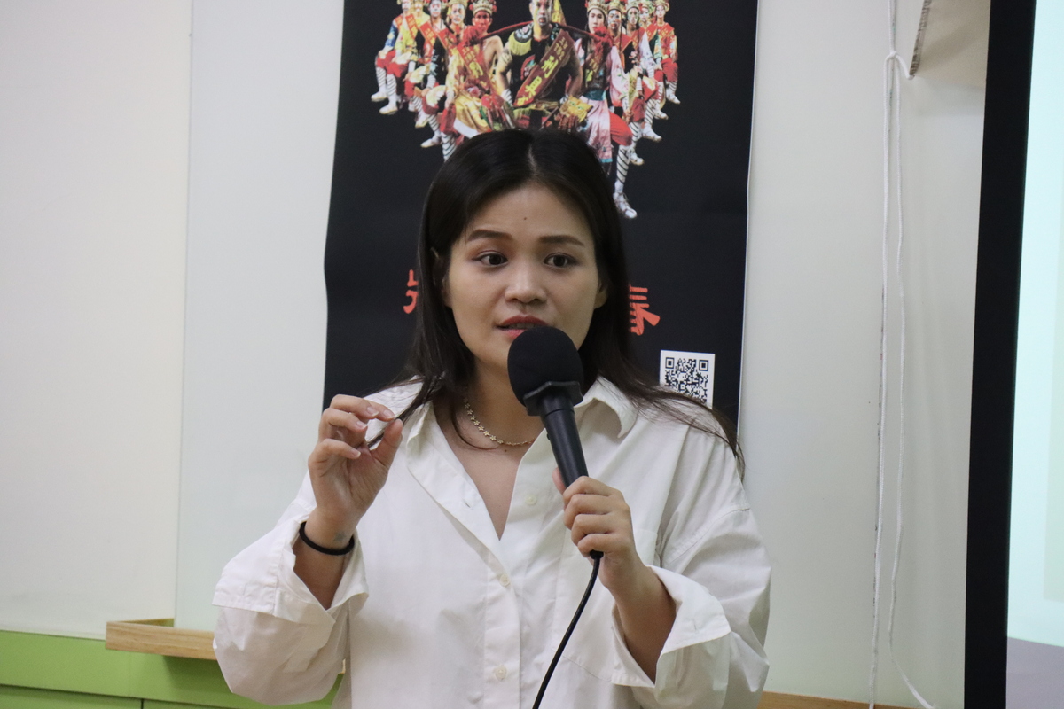 講師李佩儒介紹臺灣特有之塗面扮神文化(另開新視窗/jpg檔)圖片