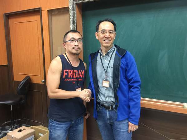 本屆主辦生科系顏聖紘副教授(左)與2018主辦清華大學生科系焦傳金特聘教授(另開新視窗/jpg檔)圖片