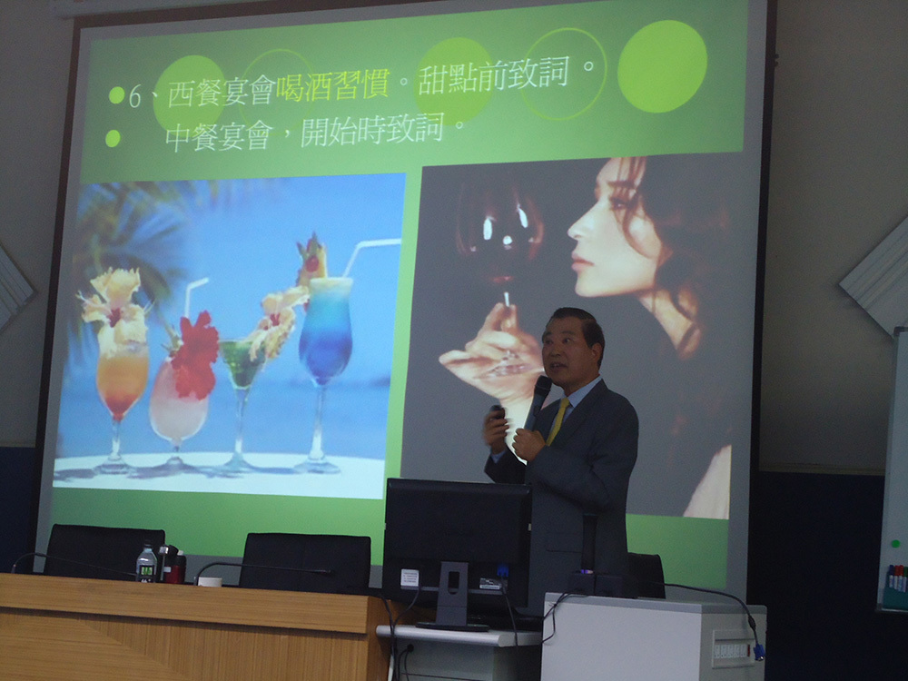 張文雄先生比較中西餐宴的不同(另開新視窗/jpg檔)圖片