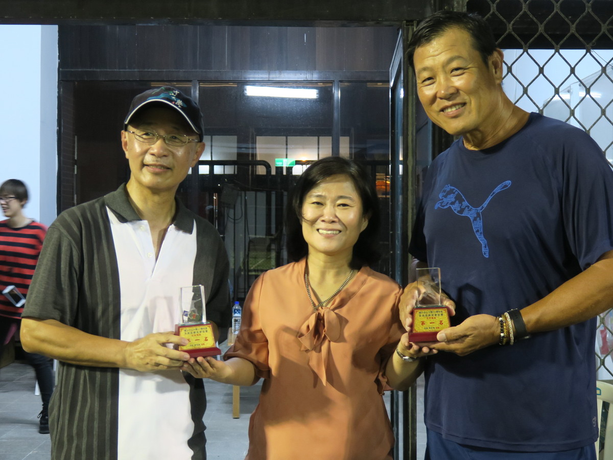首屆網球菜鳥盃開賽　教師揮汗西灣(另開新視窗/jpg檔)圖片