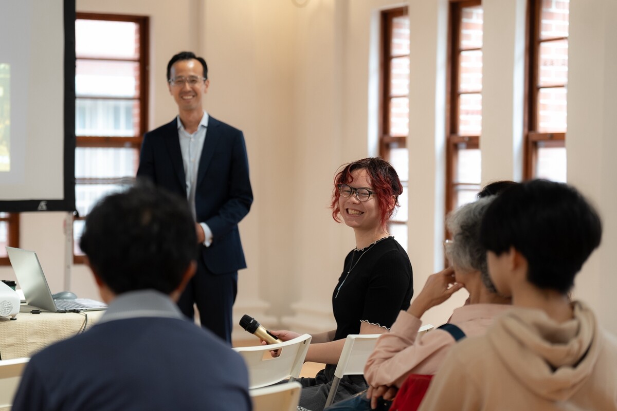 外文系學生黃韻筑分享她對於詹姆斯·喬伊的著名長篇小說《尤利西斯》的看法(另開新視窗/jpg檔)圖片