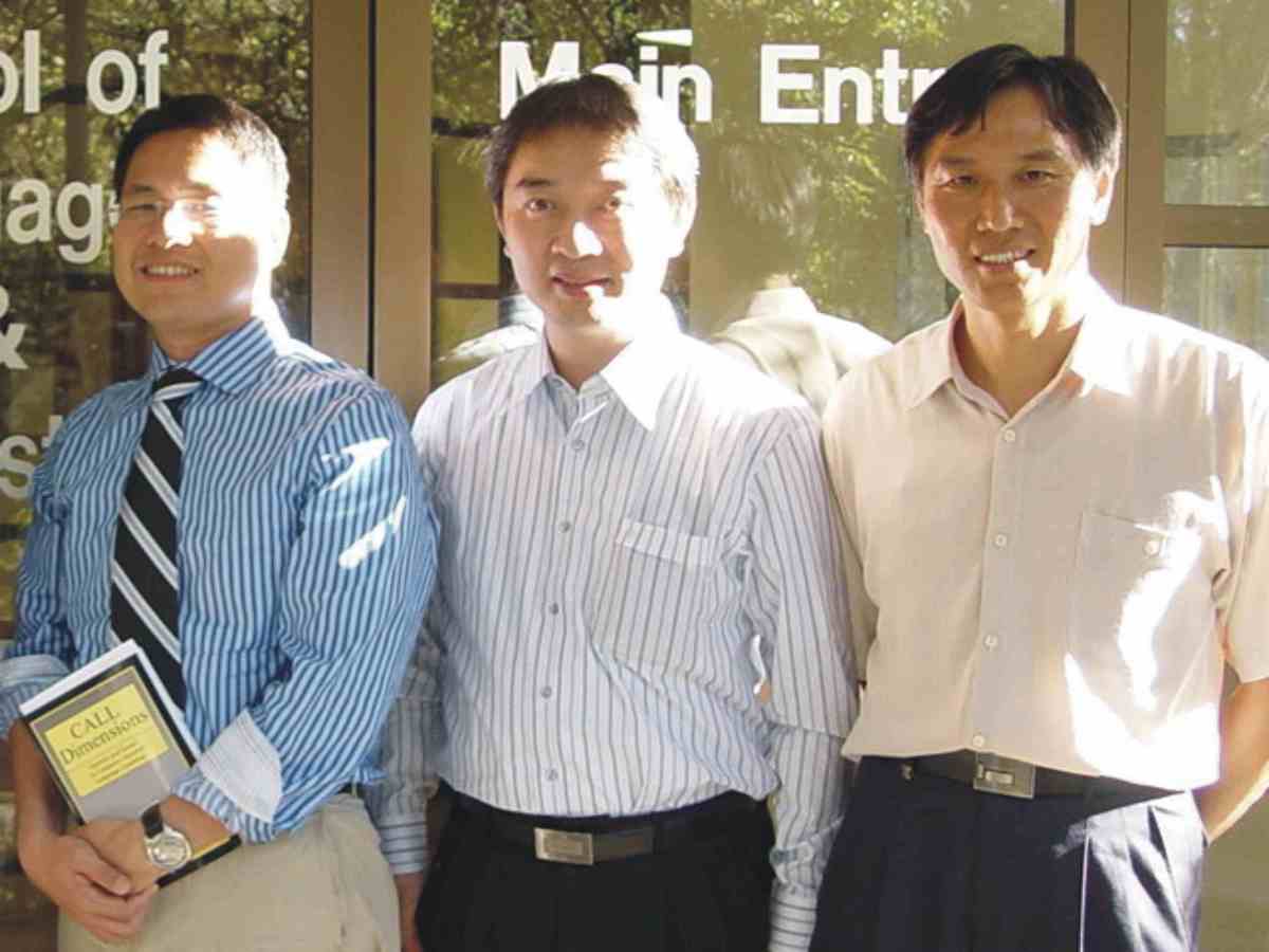右起為陳年興教授、黃國禎教授、蔡今中教授(另開新視窗/jpg檔)圖片