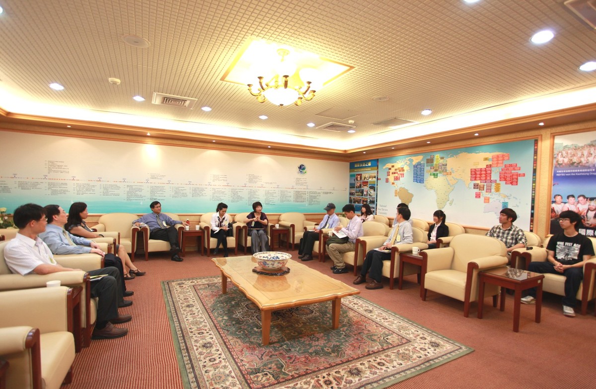 青輔會主委陳以真參與中山大學座談會 探討如何增進青年就業力(另開新視窗/jpg檔)圖片