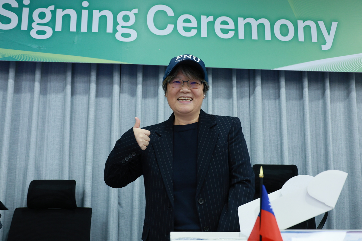 中山大學社科院與韓國釜山國立大學社科院簽定合作備忘錄。(另開新視窗/jpg檔)圖片