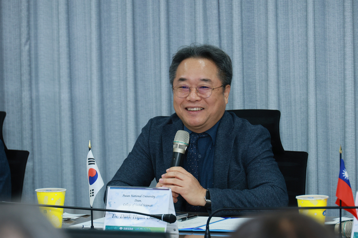 中山大學社科院與韓國釜山國立大學社科院簽定合作備忘錄。(另開新視窗/jpg檔)圖片