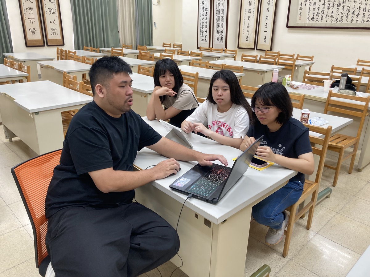 「歲月拾光：市場裡的隱藏珍寶」組邀請陳泳丞藝術家開設工作坊(另開新視窗/jpg檔)圖片