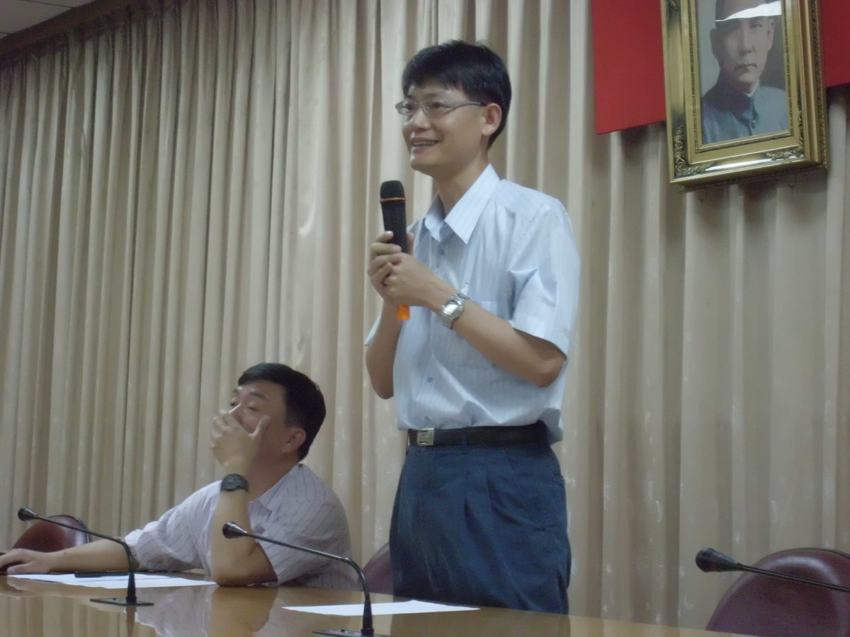 鄺獻榮副學務長(另開新視窗/jpg檔)圖片