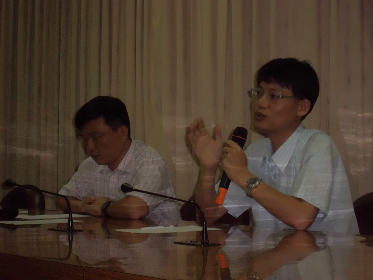 鄺獻榮副學務長(另開新視窗/jpg檔)圖片