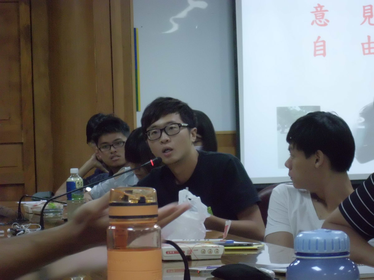 學生發表意見(另開新視窗/jpg檔)圖片