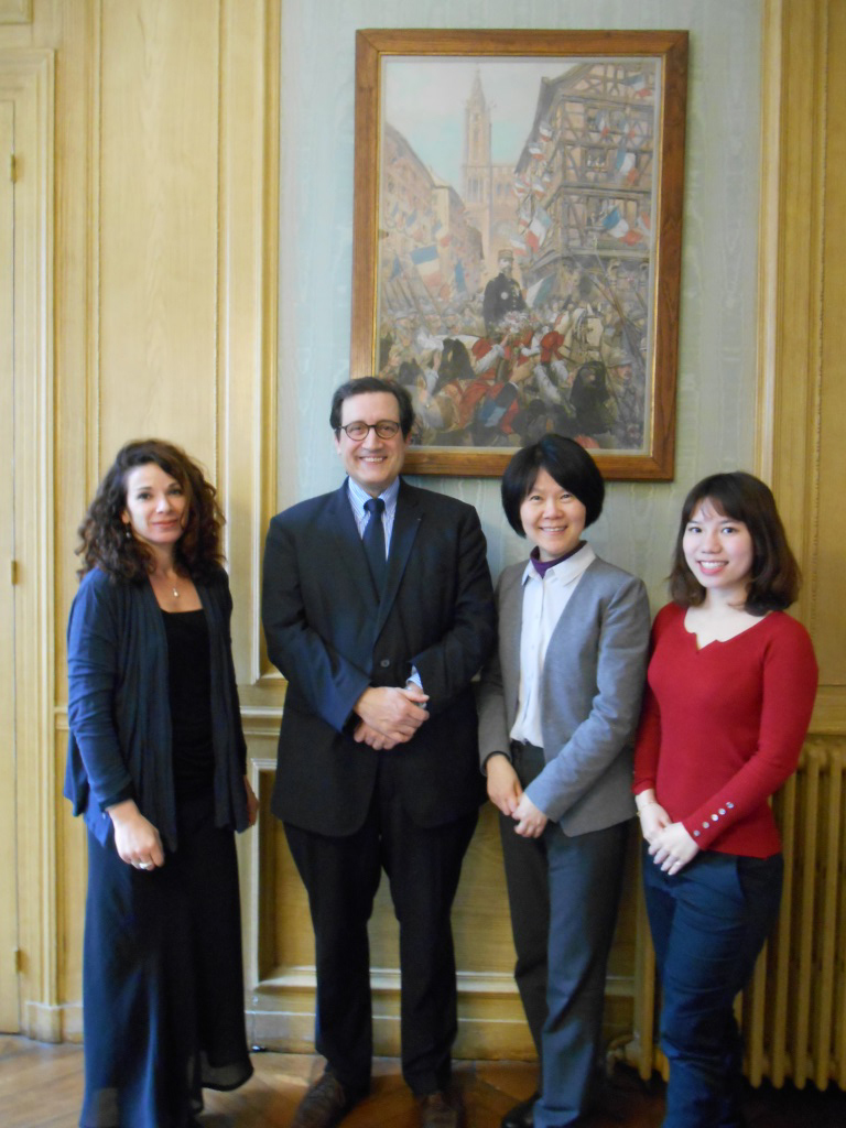 向法國教育部漢語總督學Françoise Audry-Iljic女士，Caen地區督學Olivier Salvan先生及駐法國代表處組長介紹赴法華語教師輸出計畫(另開新視窗/jpg檔)圖片