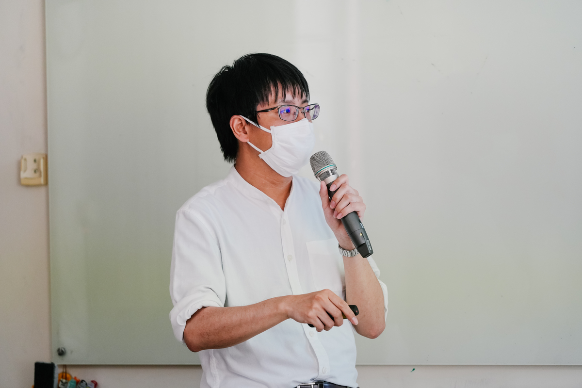島本多敬博士介紹日本傳統的治水設施，例如石堤、蛇籠、土堤等設施。攝／張嘉和(另開新視窗/jpg檔)圖片
