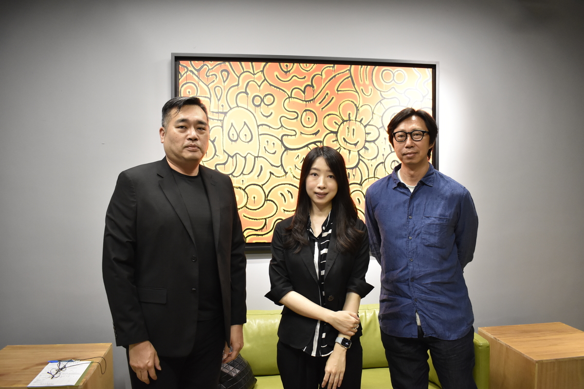 中山藝管所舉辦「談藝術身份移動、實踐與專業建構：從媒體、市場、策展到文化治理」藝術市場專題演講，左起左起張正霖老師、張馨之博士、謝榮峯所長(另開新視窗/jpg檔)圖片