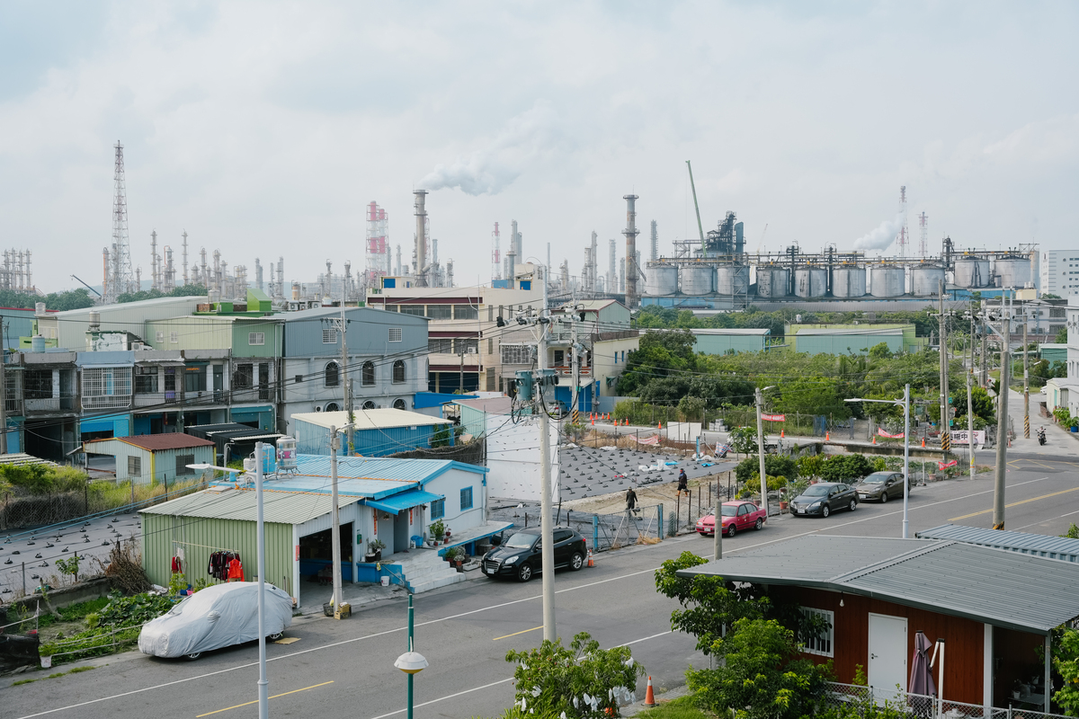 從汕尾社區活動中心頂樓望向石化廠樣貌(另開新視窗/jpg檔)圖片