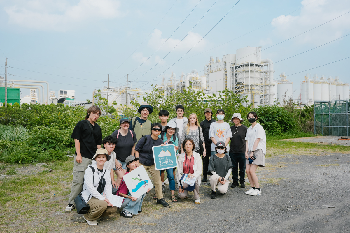 於台塑煤倉前(另開新視窗/jpg檔)圖片