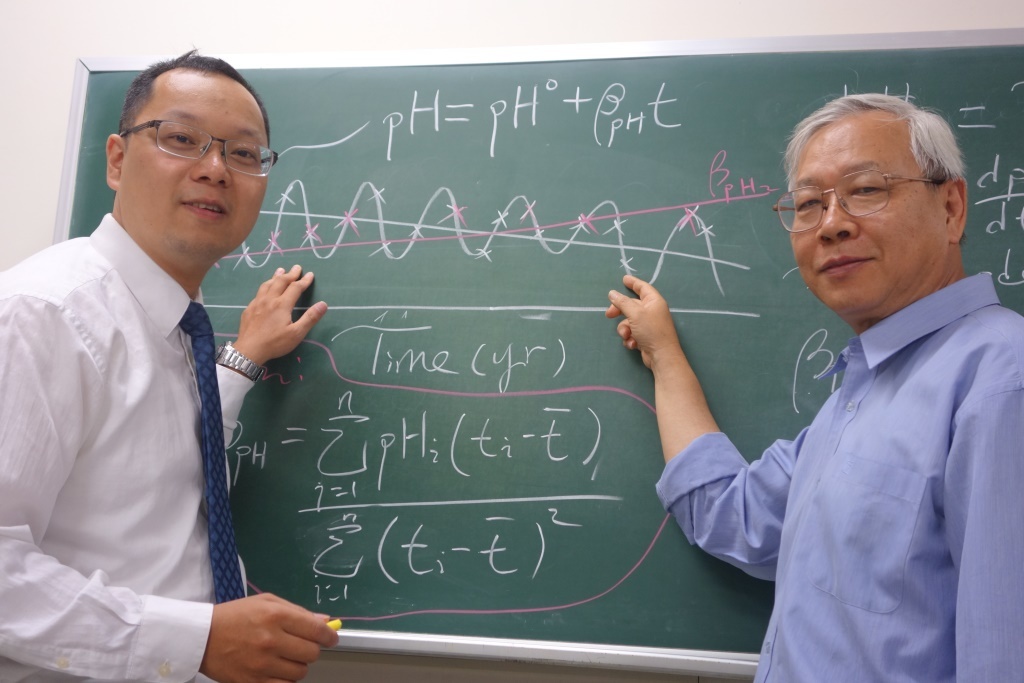 與指導教授陳鎮東講座合影(另開新視窗/jpg檔)圖片