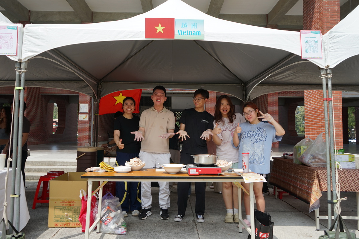 國際文化嘉年華點亮中山　11國美食14國演出打造校園地球村(另開新視窗/jpg檔)圖片