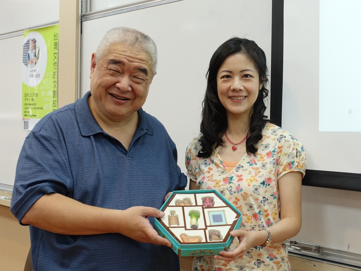 尹章中與中山大學企管系助理教授梁立霖合影(另開新視窗/jpg檔)圖片