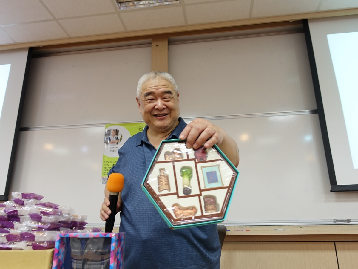 尹章中介紹故宮文創(另開新視窗/jpg檔)圖片