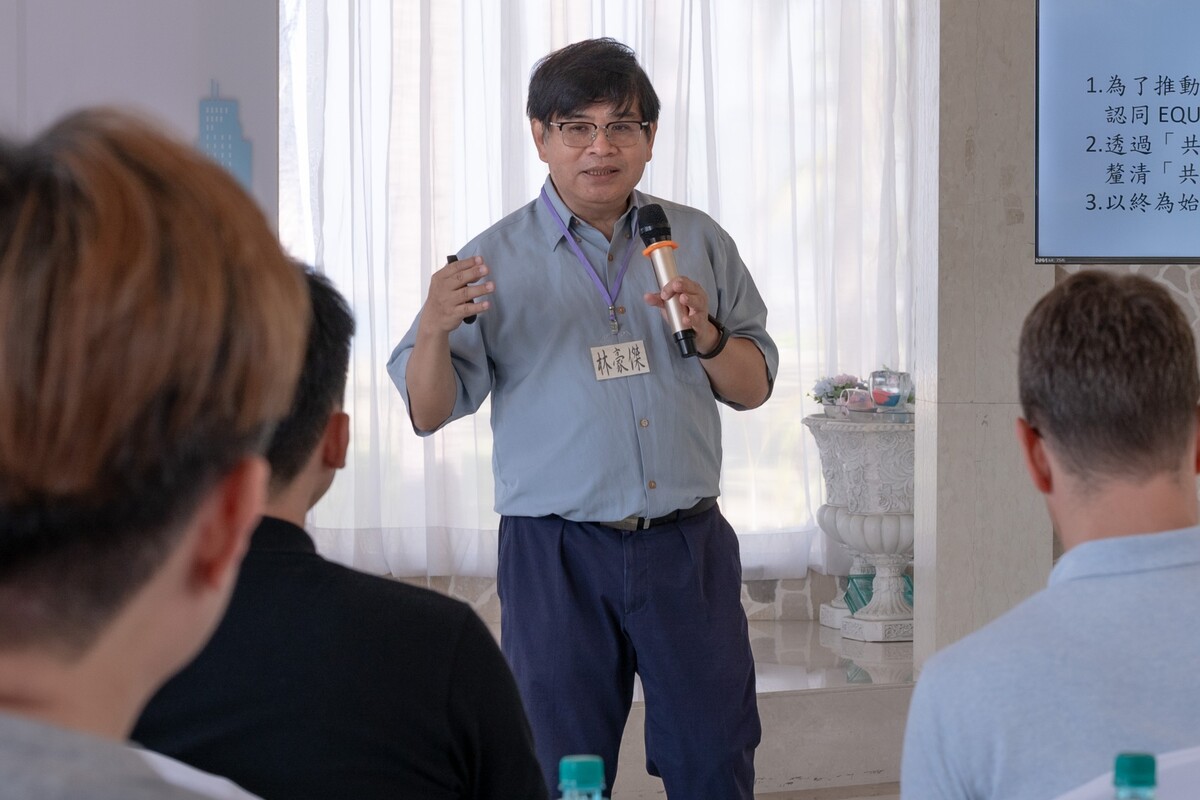 中山大學管理學院院長林豪傑院長表示，〈無為而治：量子方法的領導新思維〉研究團隊，透過量子觀點重新思考領導與組織運作，期望為企業在不確定環境中提供新的管理視角。(另開新視窗/jpg檔)圖片