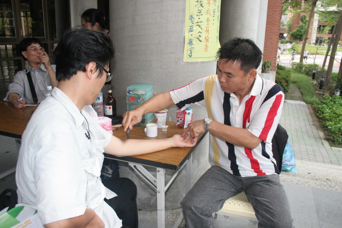 中山大學中醫社刮痧(另開新視窗/jpg檔)圖片