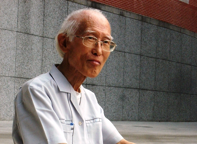 詩人余光中(另開新視窗/jpg檔)圖片