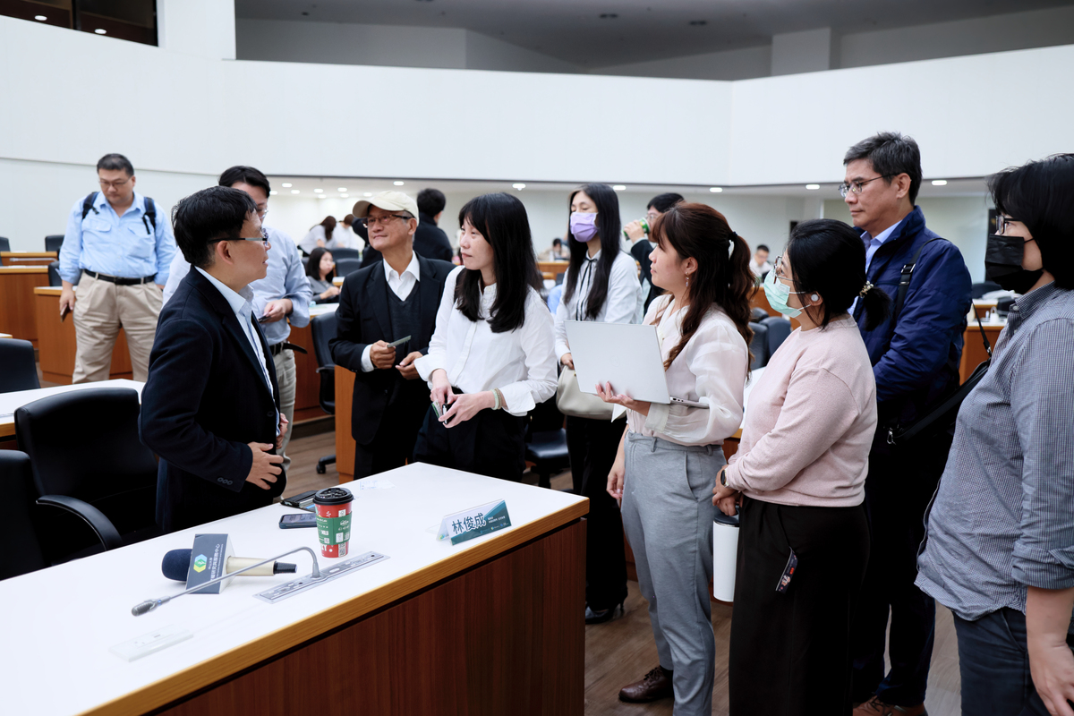會後熱烈互動交流(另開新視窗/jpg檔)圖片