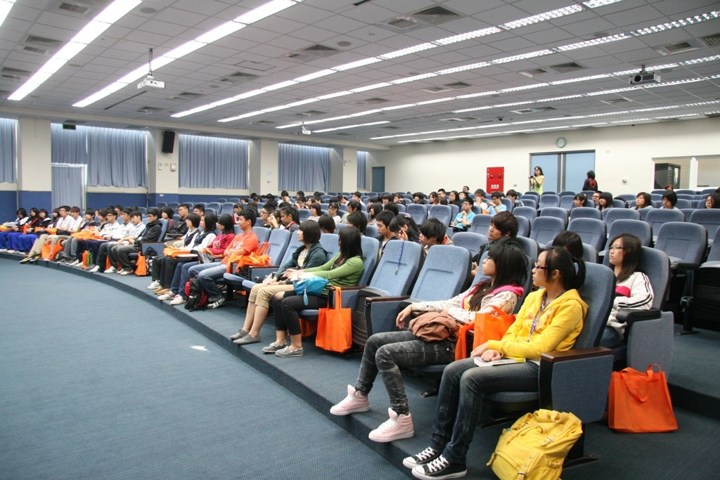 與會各校高中代表(另開新視窗/jpg檔)圖片
