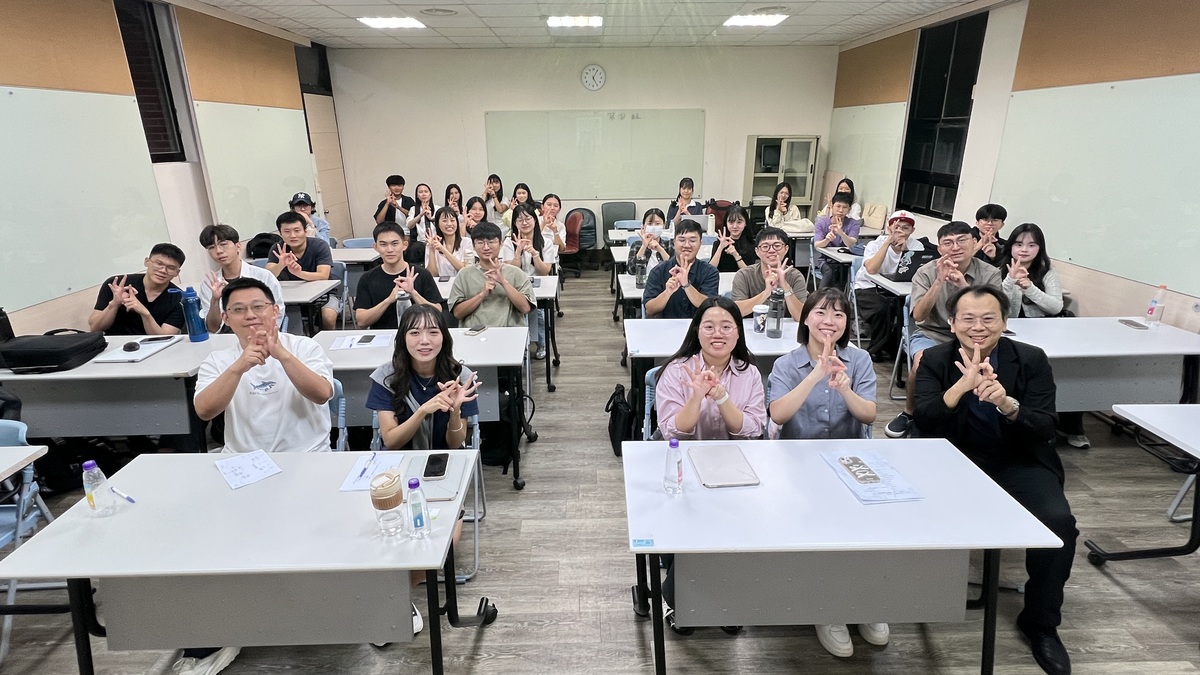 國立中山大學管理學院職涯發展辦公室舉辦「MA實作工作坊」(另開新視窗/jpg檔)圖片