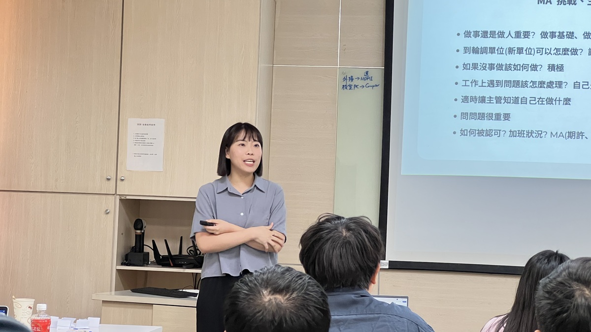 永豐銀行法金海外業務處的黃巧儒給予提問回饋(另開新視窗/jpg檔)圖片