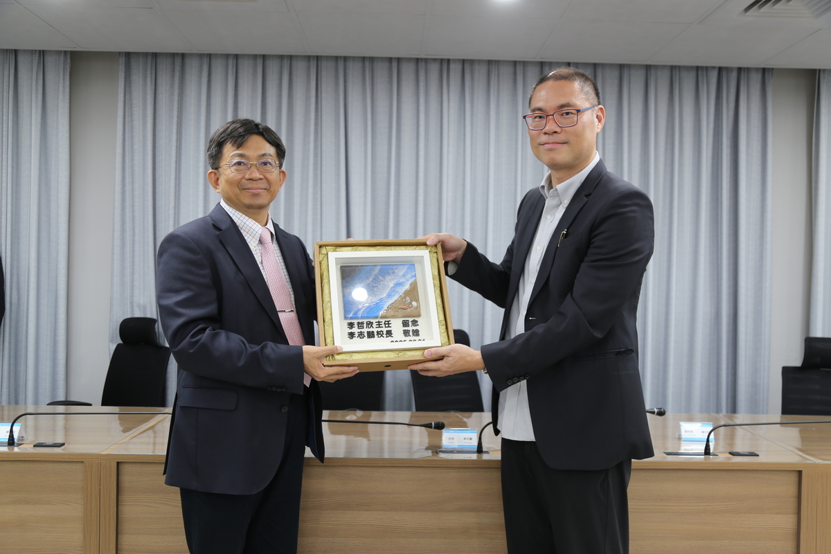 校務研究辦公室李哲欣主任（右）卸任(另開新視窗/jpg檔)圖片