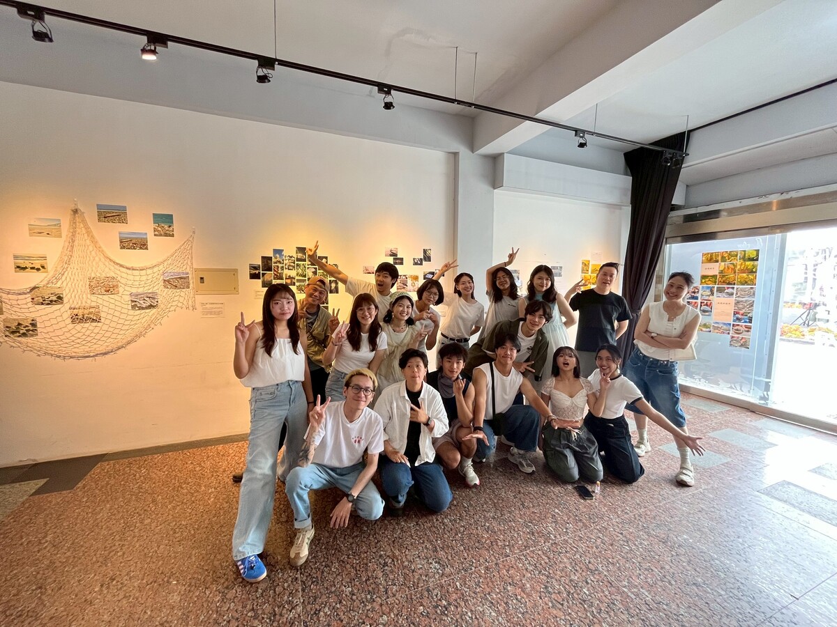 花蓮日出藝文基地攝影展合影。攝影／林雲安(另開新視窗/jpg檔)圖片