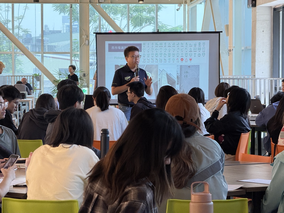 屏東市公有市場管理科林士弘科長介紹市場轉型歷程(另開新視窗/jpeg檔)圖片