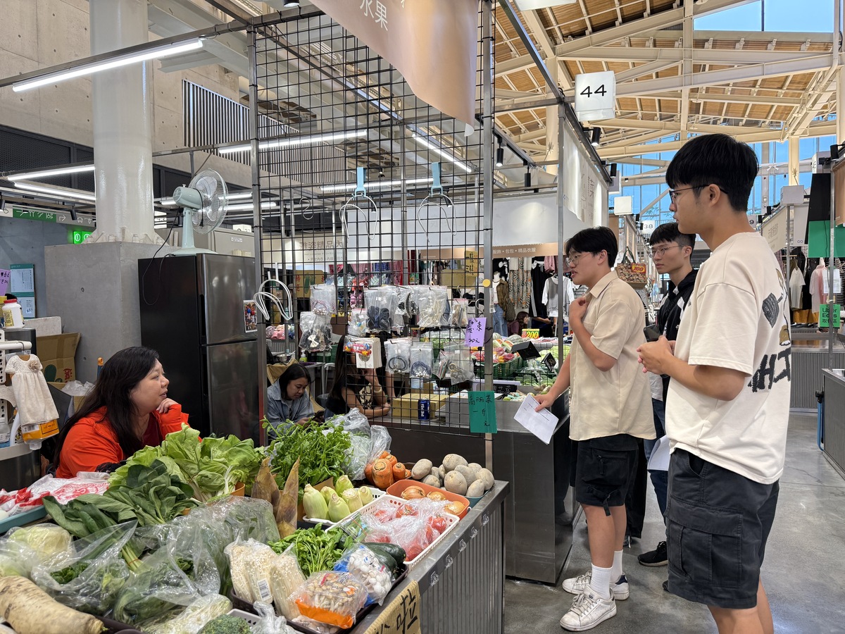 課程學生訪問攤商的經營故事及發展期許(另開新視窗/jpeg檔)圖片