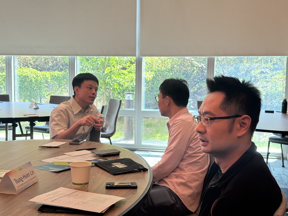 說明會參與者與中山師長熱烈討論互動(另開新視窗/jpg檔)圖片