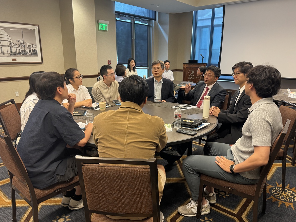 說明會參與者與中山師長熱烈交流(另開新視窗/jpg檔)圖片