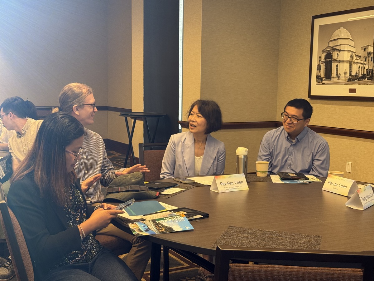 說明會參與者與中山師長熱烈交流(另開新視窗/jpg檔)圖片