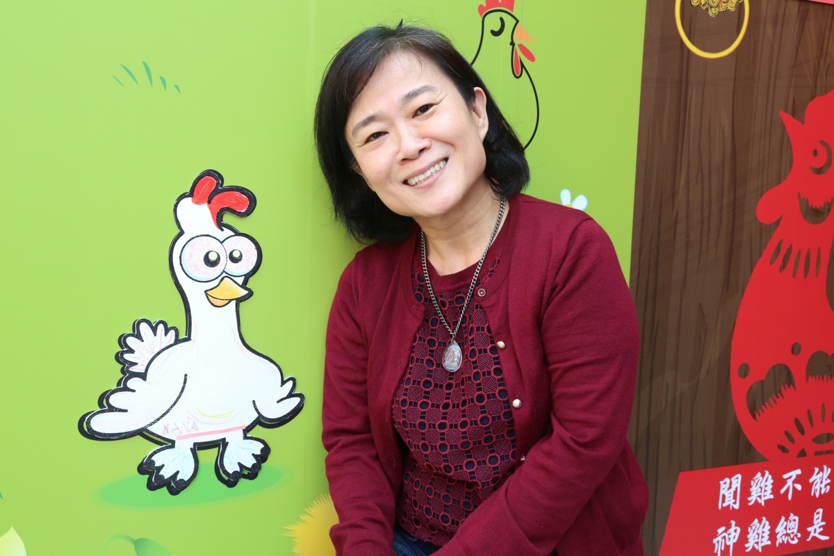 人事室許麗娜主任及其「專雞」(另開新視窗/jpg檔)圖片