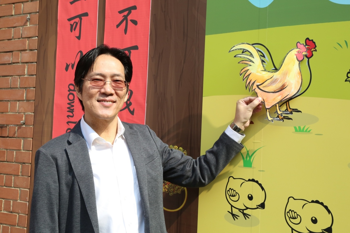 社會科學院張其祿院長及其「專雞」(另開新視窗/jpg檔)圖片
