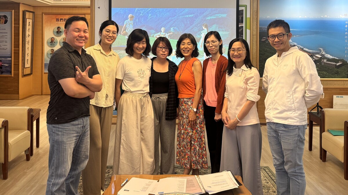 雙語辦公室開設開心唱歌學英語工作坊(另開新視窗/jpg檔)圖片