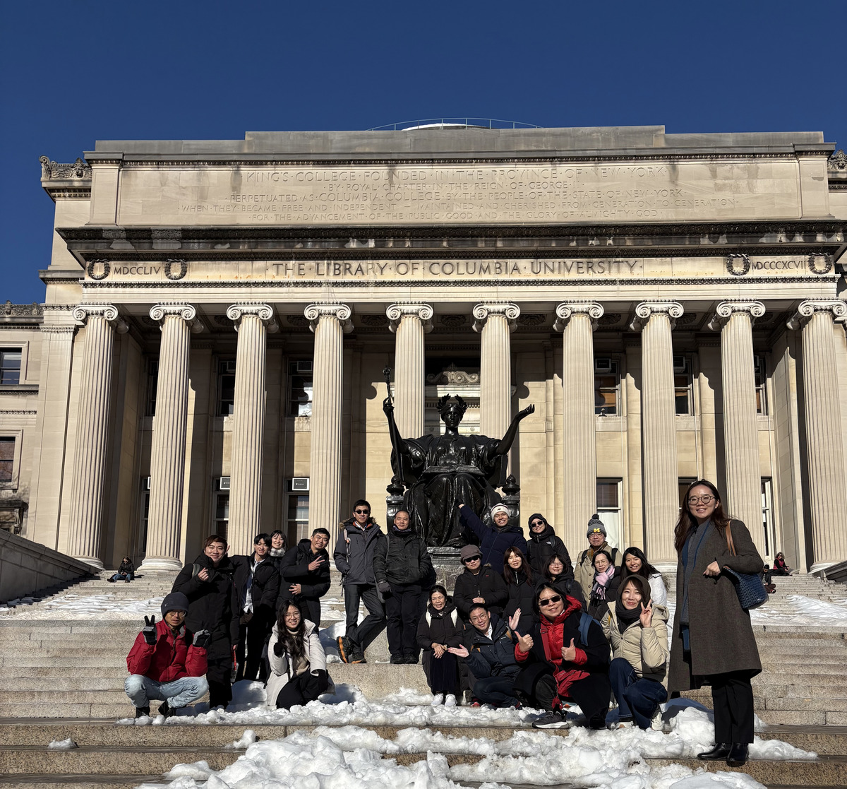 於哥倫比亞大學合影(另開新視窗/jpg檔)圖片