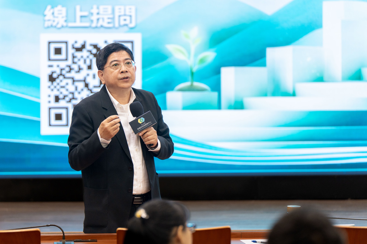 中山大學碳權中心蔡宏政主任為講座開場引言(另開新視窗/jpg檔)圖片