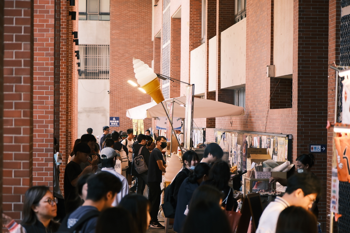 校慶市集(另開新視窗/jpg檔)圖片