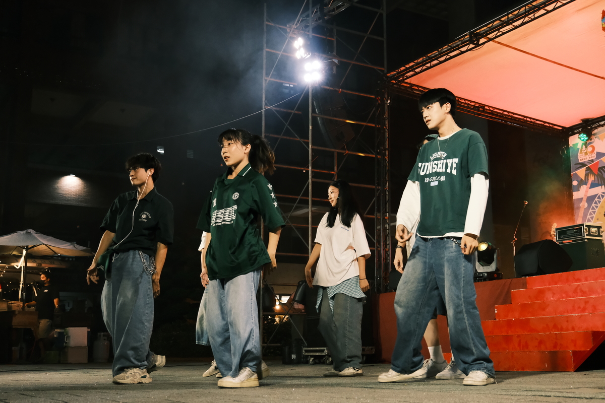 中山大學45週年校慶演唱會(另開新視窗/jpg檔)圖片